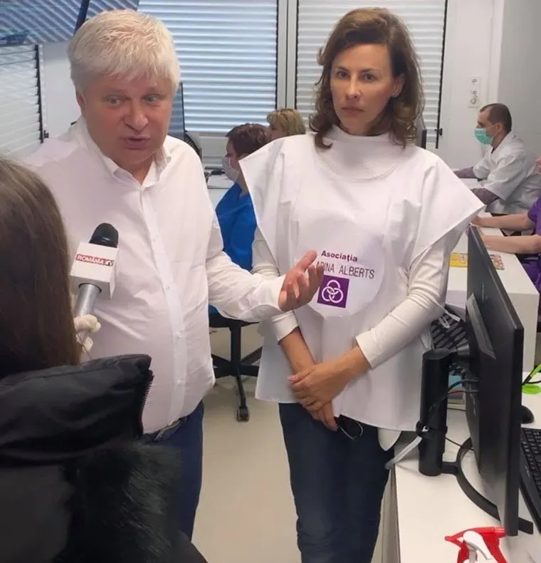 Bătrânii din Sectorul 1 au primit aparate care pot depista dacă au contactat noul coronavirus