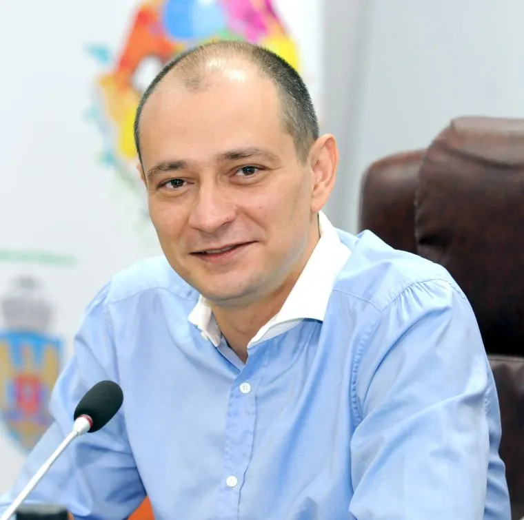 Primarul anului îi dă lecții Olguței Vasilescu. Daniel Băluță, model pentru craioveni