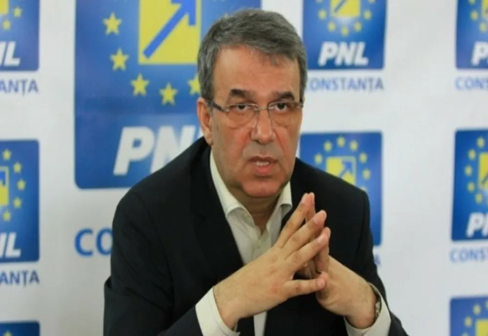 Cum intră amiralul Vergil Chițac cu iataganul pe mare în Constanța 