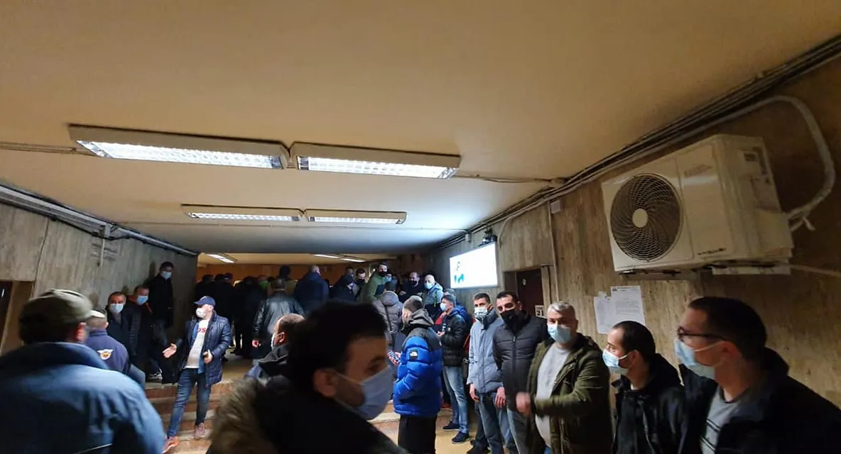 Codrin Ștefănescu: “rezistați acum cu reziștii voștri!”