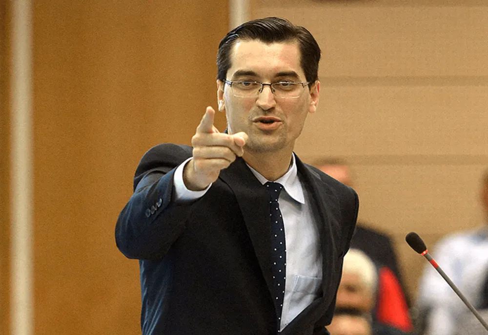 Culisele statului paralel | Federația Română de Fotbal, sub control politic. Milioane de euro de la FRF, împărțite în secret