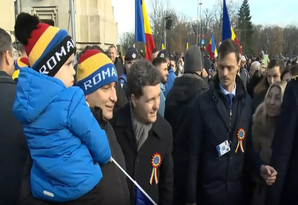 Nicușor Dan, HUIDUIT de mulțimea adunată la Focșani, pentru a serba Ziua Unirii - VIDEO