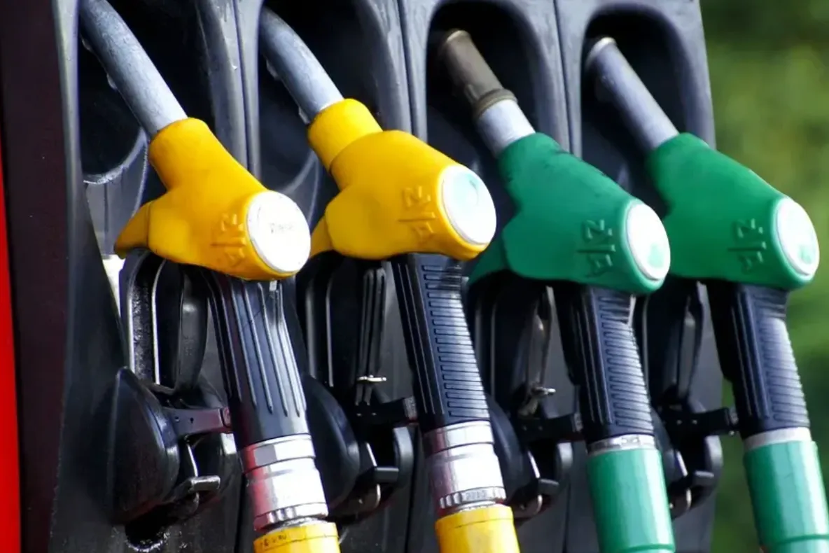 Guvernul prelungește cu trei luni limitarea prețului la motorină
