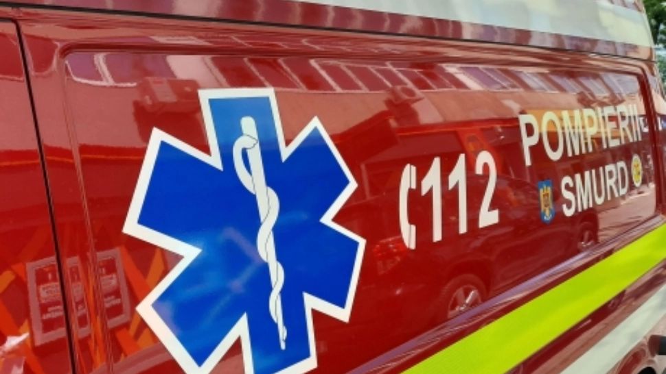 Incident grav la Ministerul Transporturilor: Un lift cu șase persoane s-a prăbușit. Trei oameni, transportați la spital