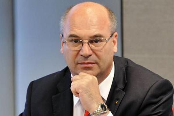 Pesedistul Maricel Popa de la Iaşi a achiziţionat un SPITAL MOBIL cu 25° de paturi