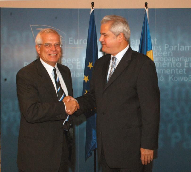 Adrian Năstase se miră de ce autorităţile de la Bucureşti nu marchează cei 15 ani de la aderarea la UE