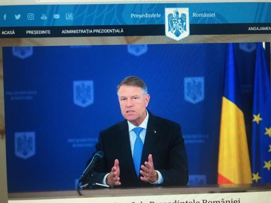 Adrian Năstase: Iohannis are mereu degetul arătător îndreptat către popor