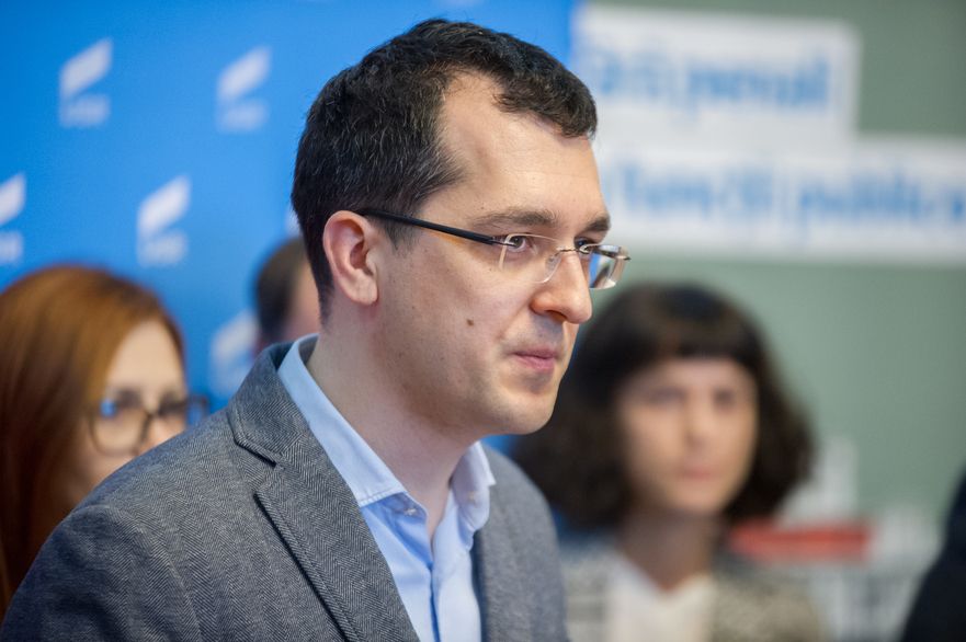 Speculanți. Cum se urcă Vlad Voiculescu pe valul crizei de Euthyrox!