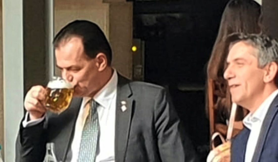 Gabriela Firea se bucură că Ludovic Orban se relaxează în Centrul Vechi, reabilitat în mandatul ei