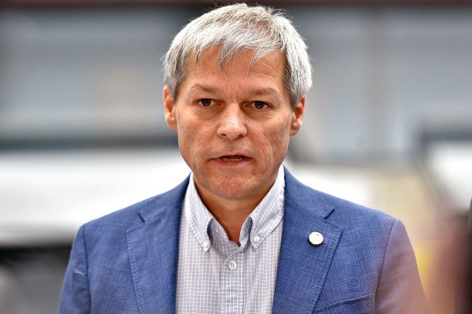 Dacian Cioloş e intrigat că Marcel Ciolacu nu l-a dat în gât pe Liviu Dragnea că fuma în birou