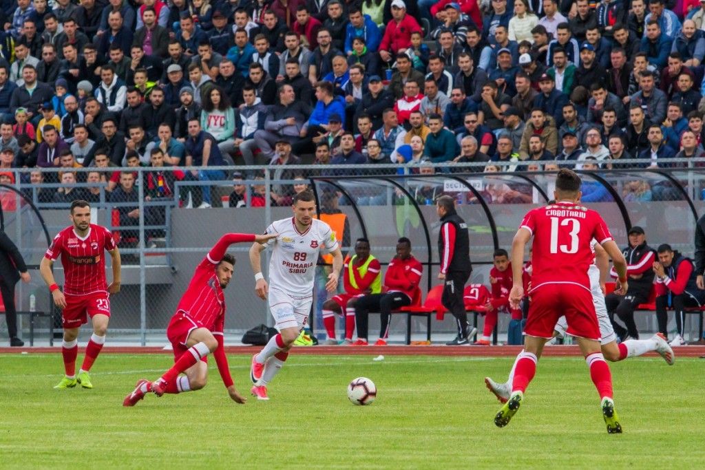 POLITICA,UN CAMPIONAT DE FOTBAL?