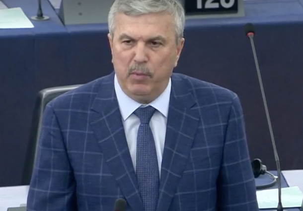 Liderul europarlamentarilor PSD: satele româneşti au fost uitate de Iohannis