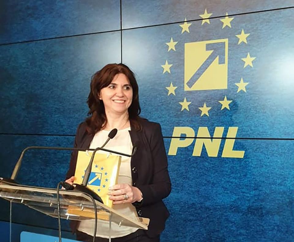 Finul Monicăi Anisie, prins că împărţea “fluturaşi murdari” în sectorul 2