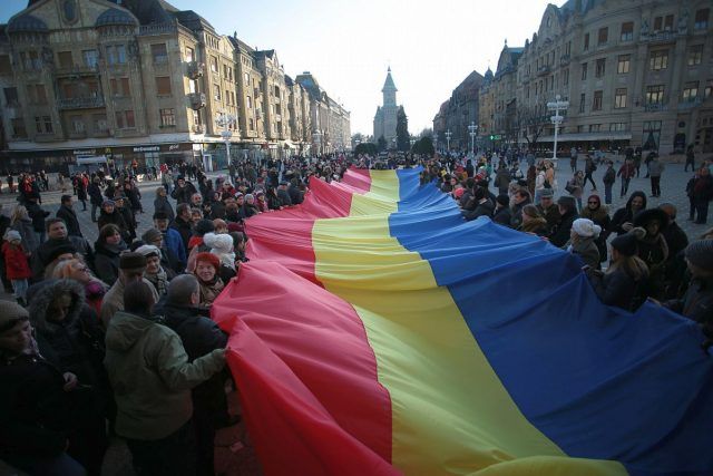 SUNTEM UN POPOR UNIT?