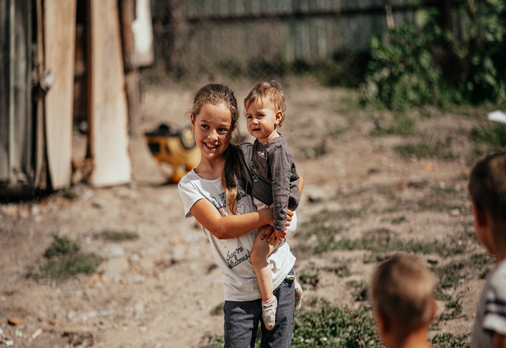 Organizația Salvați Copiii îi pune la zid pe Victor Ponta și pe Traian Băsescu