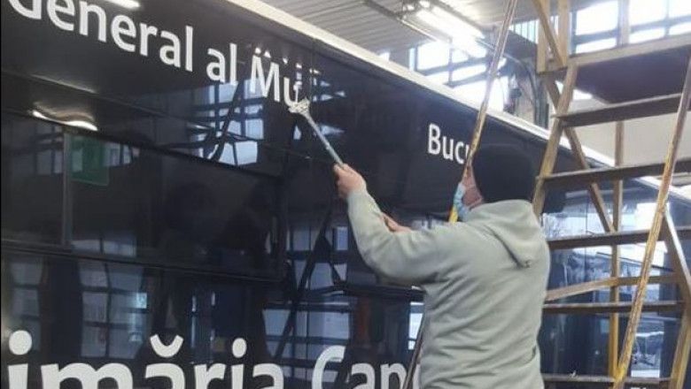 Gabriela Firea zice că Nicușor Dan se luptă cu logoul Primăriei de pe autobuze