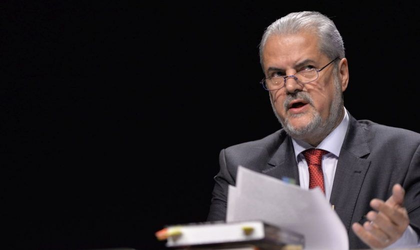 Adrian Năstase a câștigat în instanță “pensia specială”