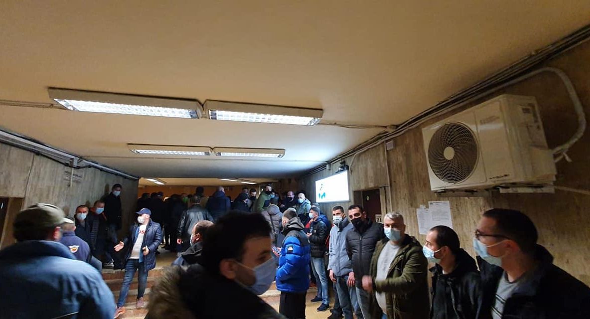 Codrin Ștefănescu: “rezistați acum cu reziștii voștri!”