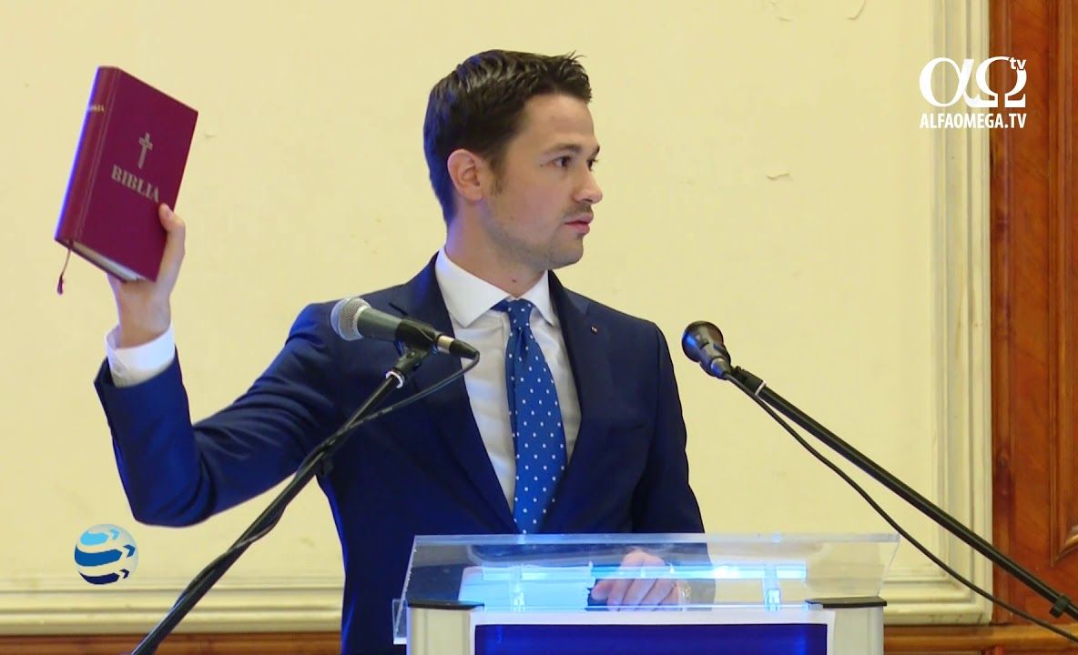 Lui Sighiartău, Dumnezeul politicii i-a dăruit o vilă de un sfert de milion și o limuzină