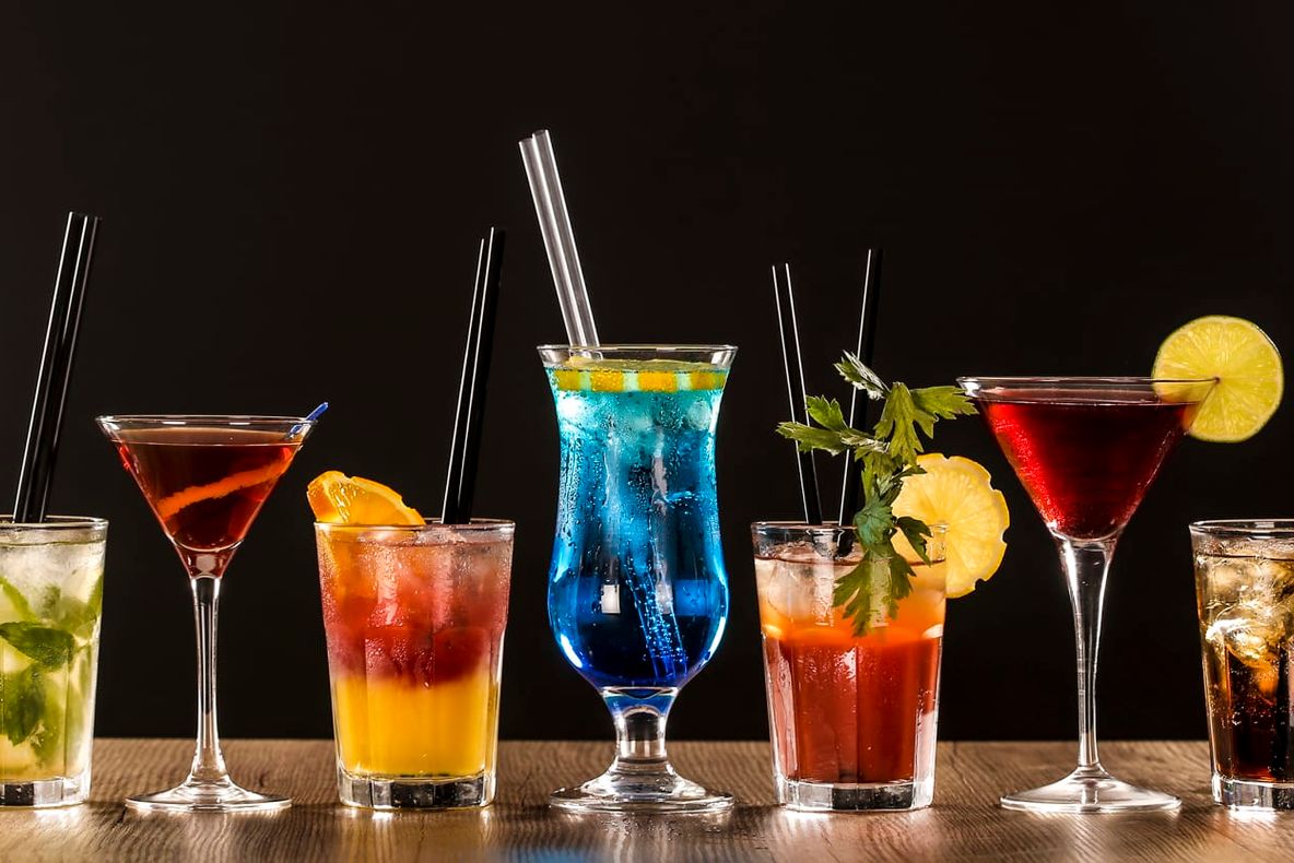 SUNTEM UN POPOR CONSUMATOR DE COCKTAILURI?