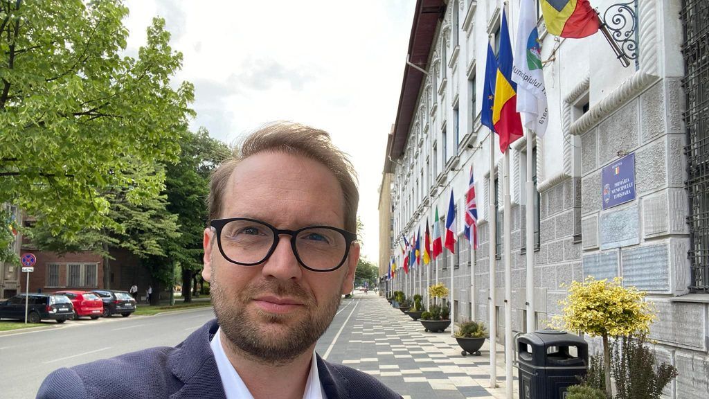 Prefectul PSD al județului Timiș îi cere lui Dominic Fritz să dea jos steagurile străine de pe clădirea Primăriei