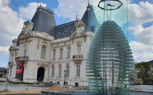 Oul lui Brâncuși, în formă de prismă, la Craiova