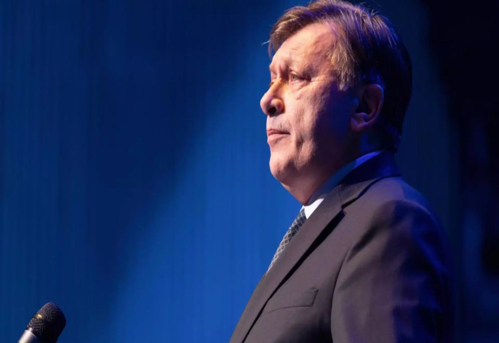 Crin Antonescu: „Ne jucăm de-a pieile roșii la Washington?” O critică acidă la adresa propagandei și a „dramoletei” politice de la București