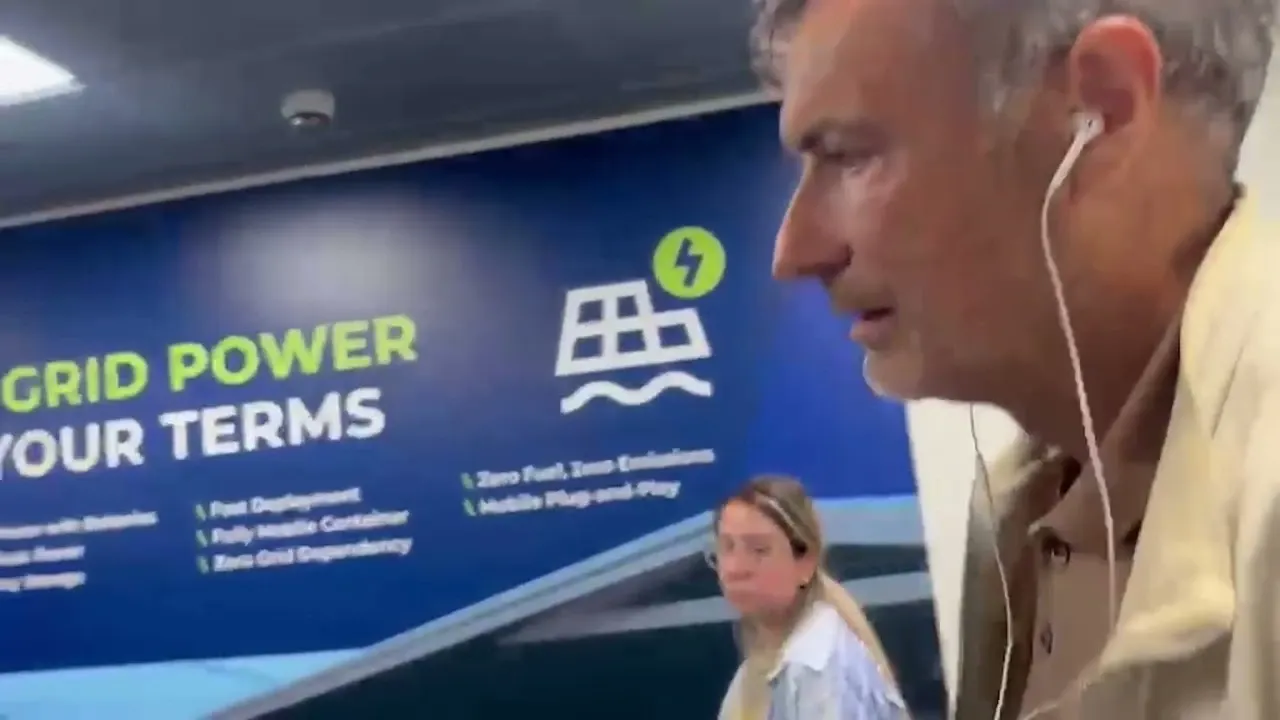 Florian Coldea, în noi ipostaze revoltătoare. După aterizarea pe aeroportul din București, fostul general nu a reușit să scape de întrebările Alessiei Păcuraru