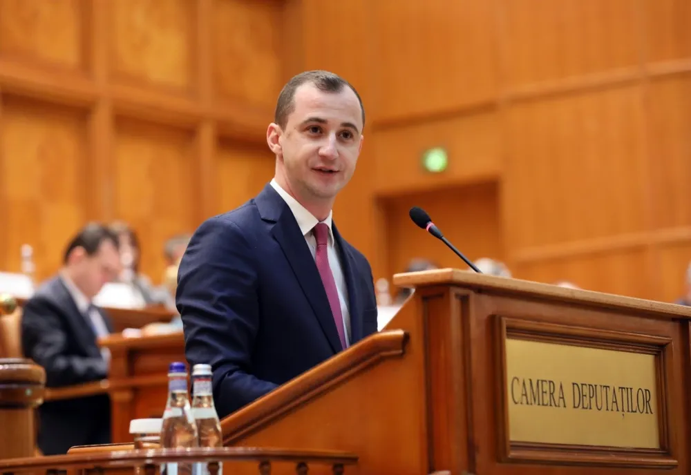 Alfred Simonis ii umilește pe liberali în Parlament 