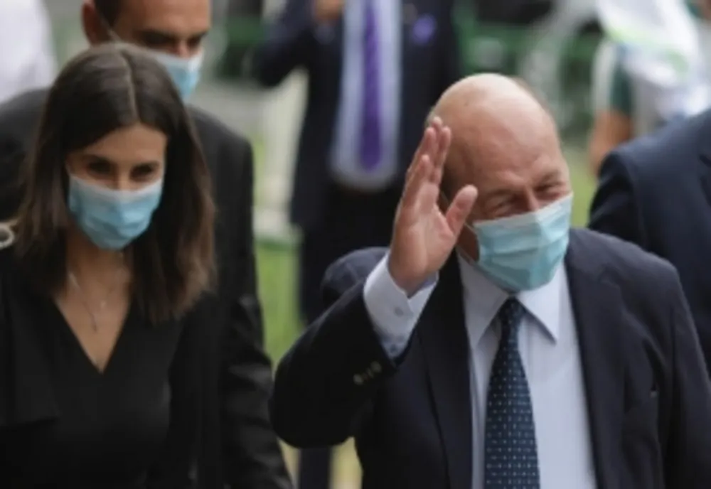 Traian Băsescu, premiant cu masca