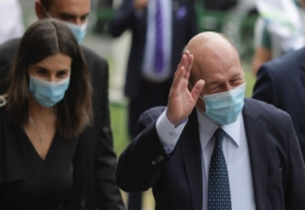 Traian Băsescu, premiant cu masca