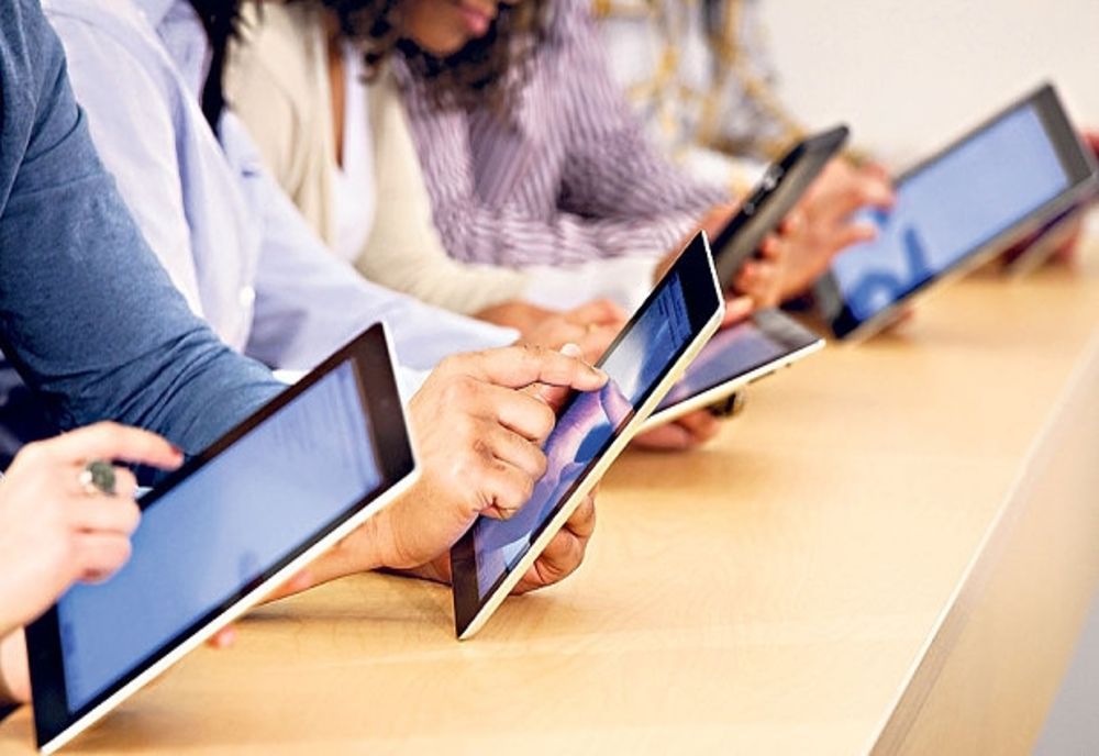 Tablete gratuite pentru 33.000 de elevi din Sectorul 5
