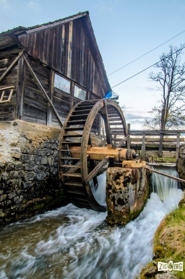 B71D8536-6A9B-4424-B7BB-B20AAADAC499