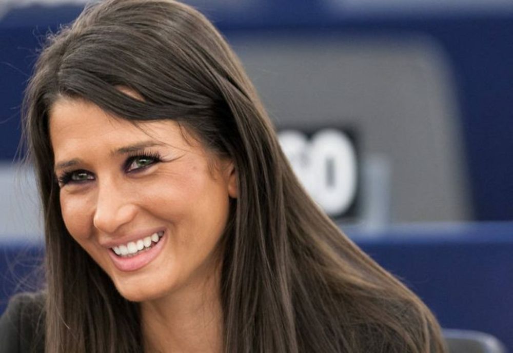 După condamnarea Ioanei Băsescu, apar problemele și pentru EBA! Scandal uriaș în Parlament