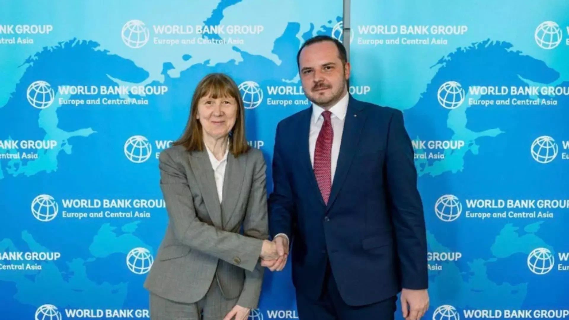 Ministrul Rogobete și reprezentantul Băncii Mondiale. FOTO: Facebook