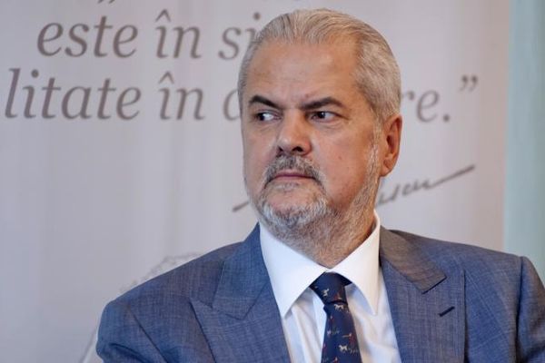 Adrian Năstase prevesteşte sfârşitul globalismului
