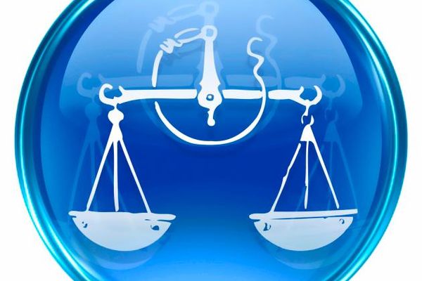 POLITIC RESPONSABILI SAU RESPONSABILI POLITIC?