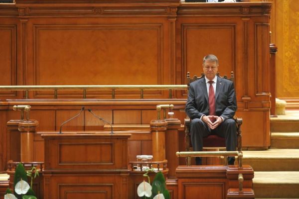 Epidemia testează democrația!