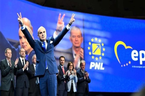 Rareș Bogdan, discursul rușinii: "Vreți să vedeți spitale ca-n Occident? Mergeți la Suceava!"