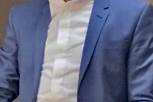 „Arhitectul” de casă al primăriilor din București, un tenor și teolog cu priză la banii publici