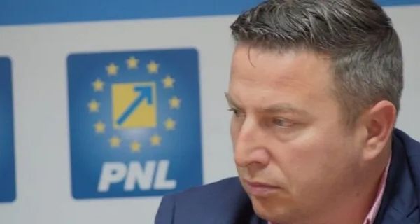 Primarul PNL condamnat penal, care a intrat „beat” în direct la TV spune că a glumit. Imaginile vorbesc de la sine