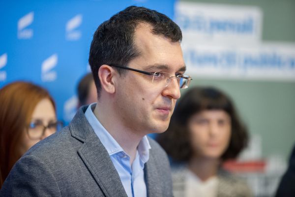 Speculanți. Cum se urcă Vlad Voiculescu pe valul crizei de Euthyrox!
