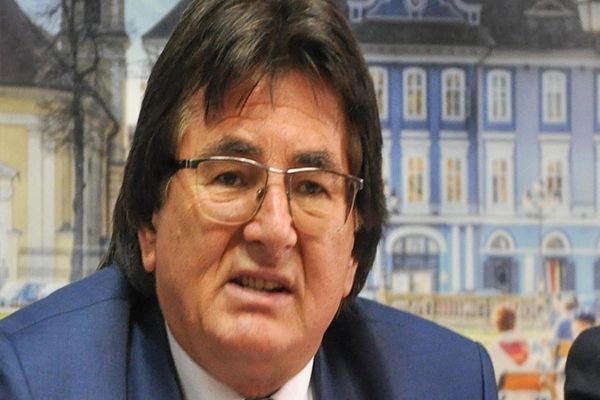 100% TU DECIZI! Nicolae Robu, primarul îndrăgostit de palmieri și papagali. Finanțări ilegale din dragoste de fotbal