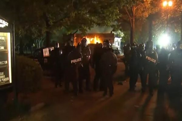 Stare de asediu, la Casa Albă. Donald Trump, dus în buncăr. Garda Națională, scoasă pe străzi în 8 state