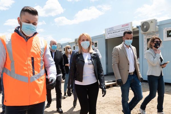 Gabriela Firea da liber la circulație la Fabrica de Glocoza 