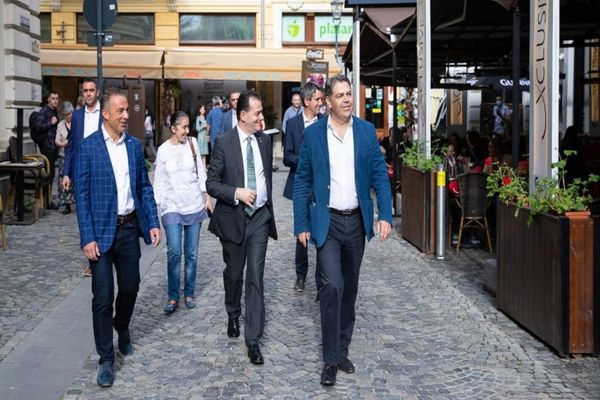 „Culisele puterii”. Miron Mitrea: Ludovic Orban, premiantul săptămânii. S-a dus și a băut o bere la terasă - un gest normal