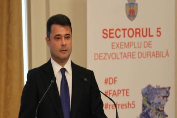 Daniel Florea se cere iar la Primărie