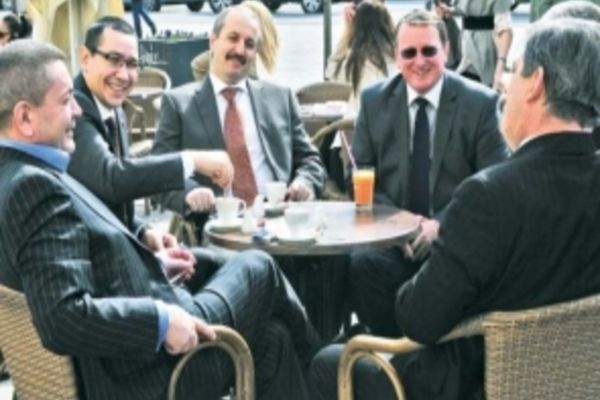 În 2005, Vasile Dâncu dădea telefoane ca Geoge Maior sa ajungă în fruntea SRI