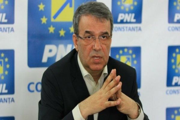 Cum intră amiralul Vergil Chițac cu iataganul pe mare în Constanța 