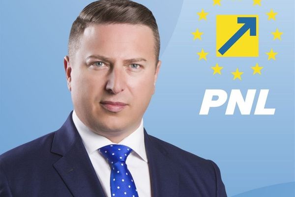 Șeful PNL Sîngeorz Băi îi face în continuare campanie primarului-bestie Ogâgău, cel care și-a filmat copila goală și care își bătea întreaga familie: „Nu ne interesează viața personală”